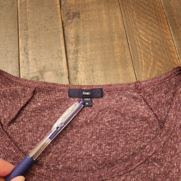 Gap Bundle Sweatshirt and quarter sleeve shirt. Size M - Picture 6 of 6